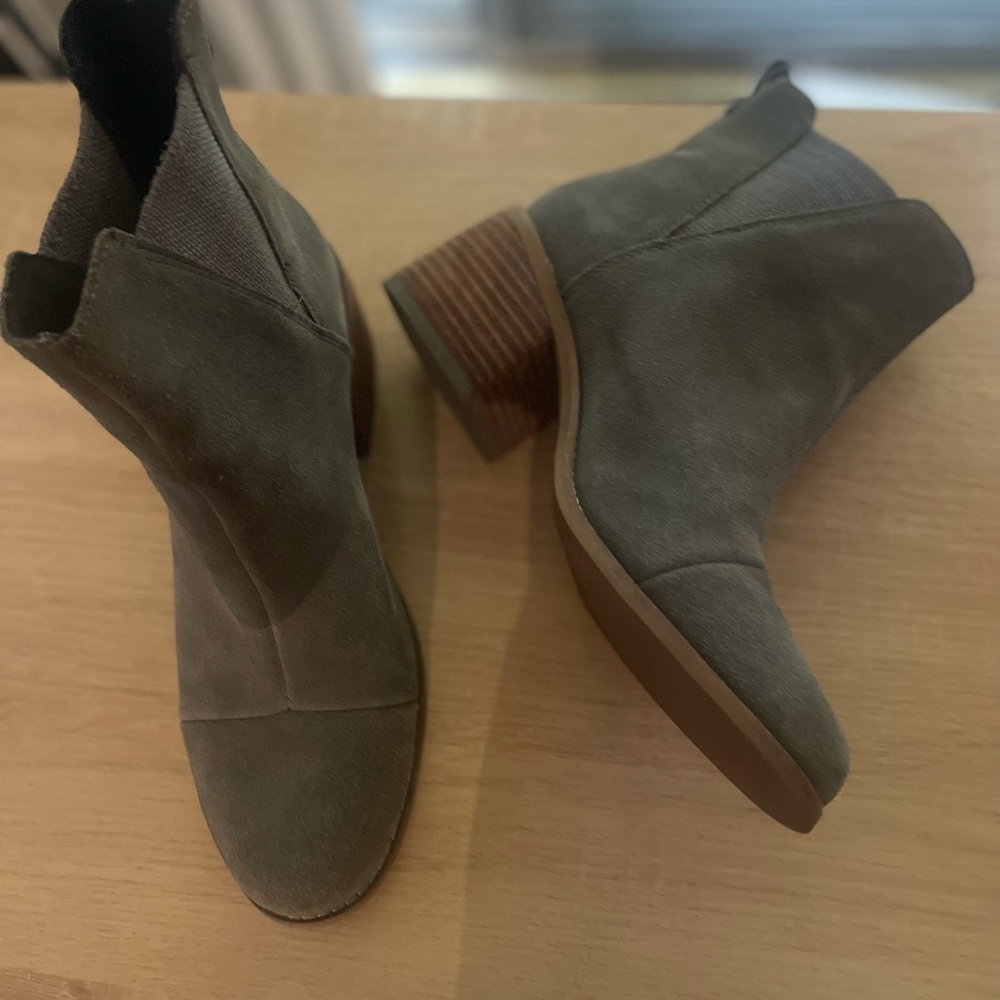 TOMS Ankle gray suede boots ❤️